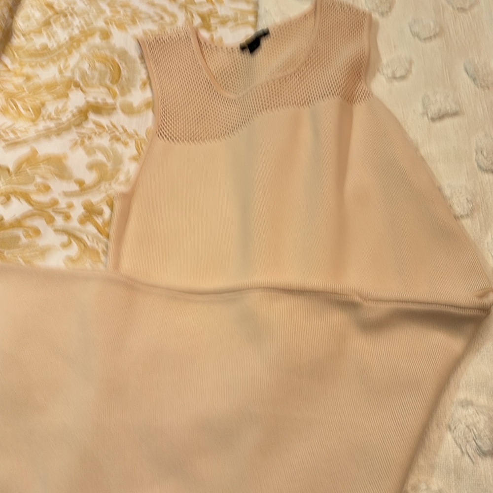 Just a great knit spring dress don’t think it was ever worn - Picture 6 of 6